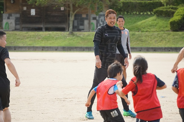 高松大樹氏が親子向けにサッカー教室を開催 